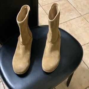 Women’s UGGs Chestnut Suede Stacked Block Boot